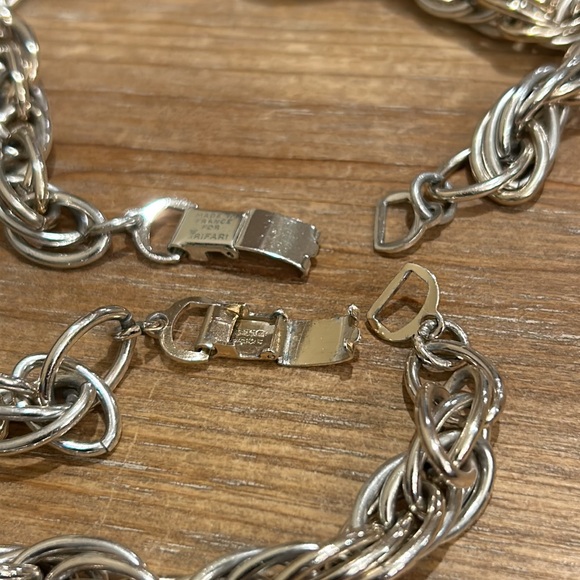 Vintage Trifari Set. Made in France. Necklace & Matching Bracelet - Picture 13 of 17